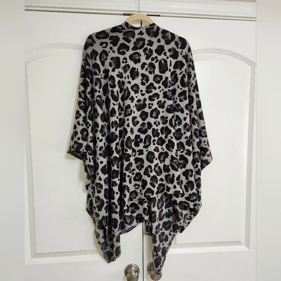 Dillard's Leopard Print Poncho/ Cape - Picture 4 of 5